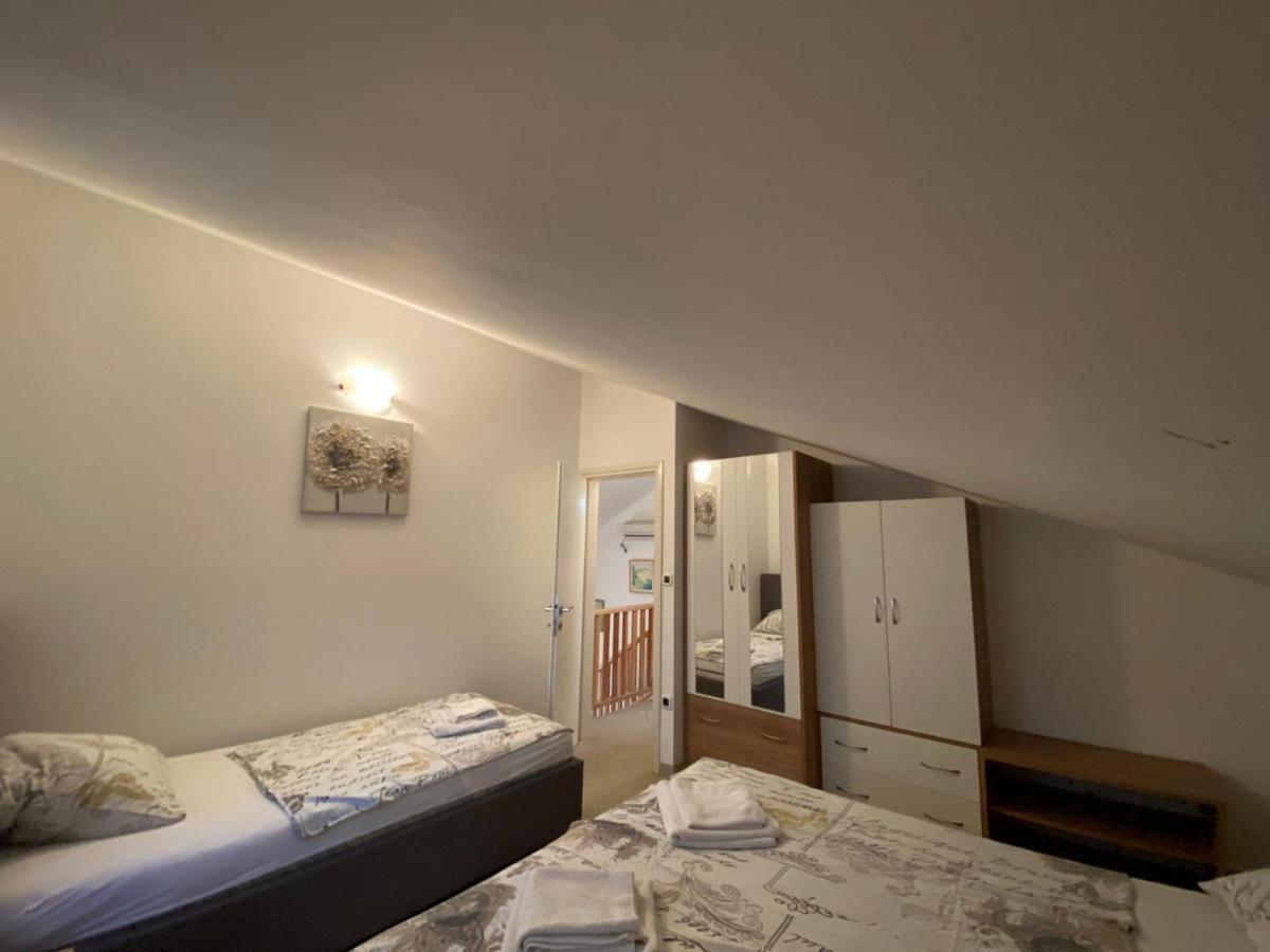 Apartments Andela Petrčane Extérieur photo